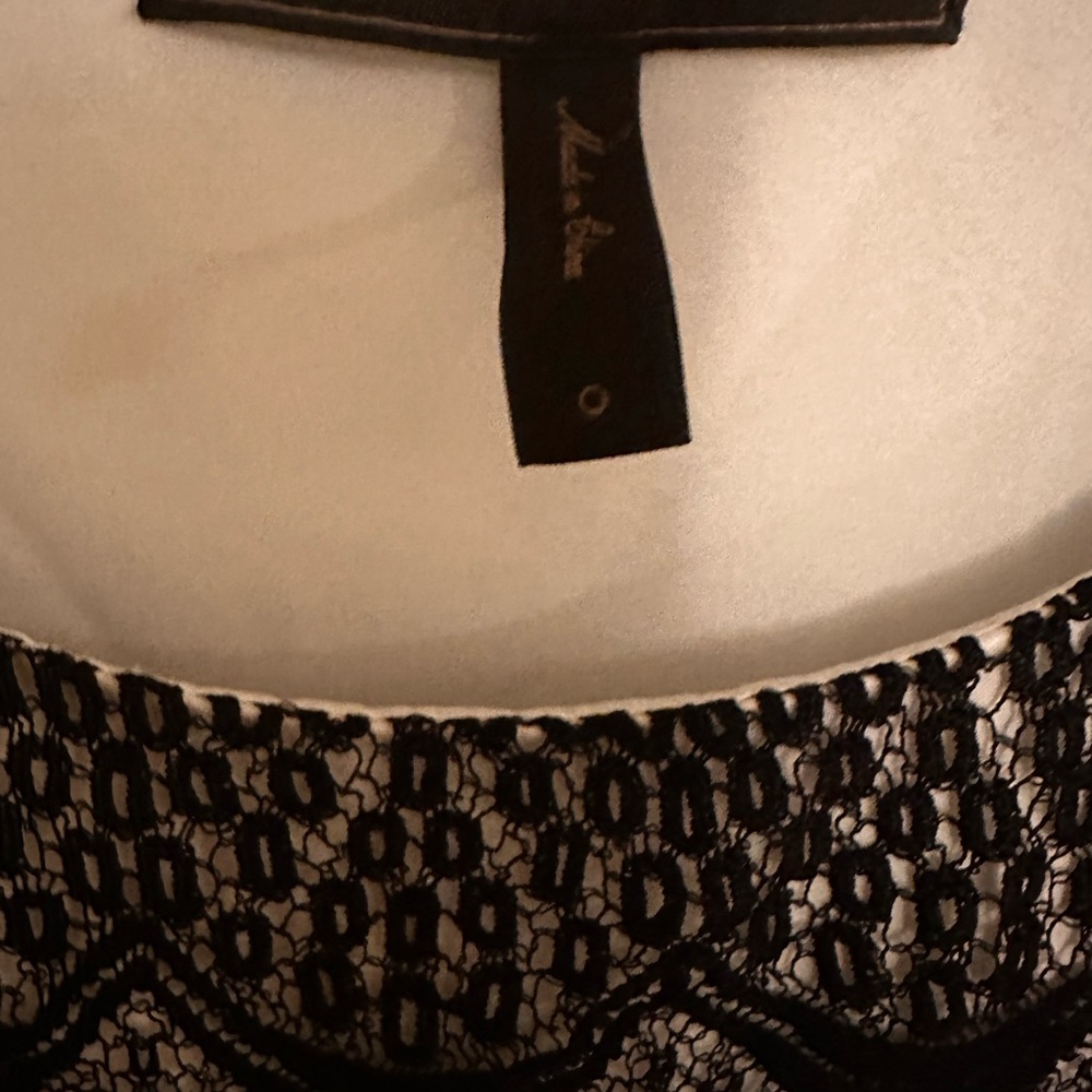 BCBG Maxazria ‘Lorena’ Black White Tiered Lace Dress size 0 Classic Sexy - Picture 3 of 6